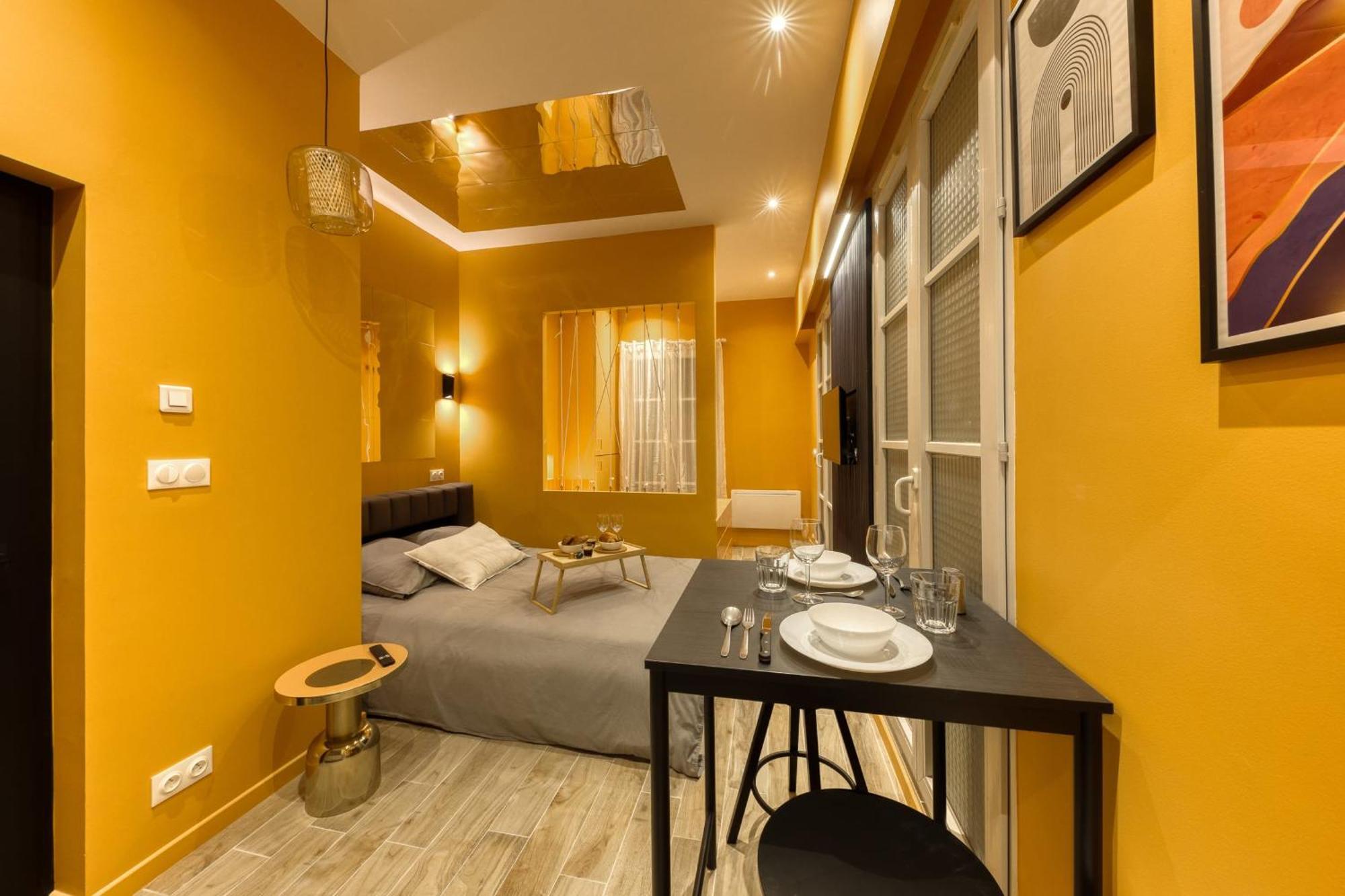Deluxe Spa Suite Caramel Sweetness Мелюн Екстериор снимка