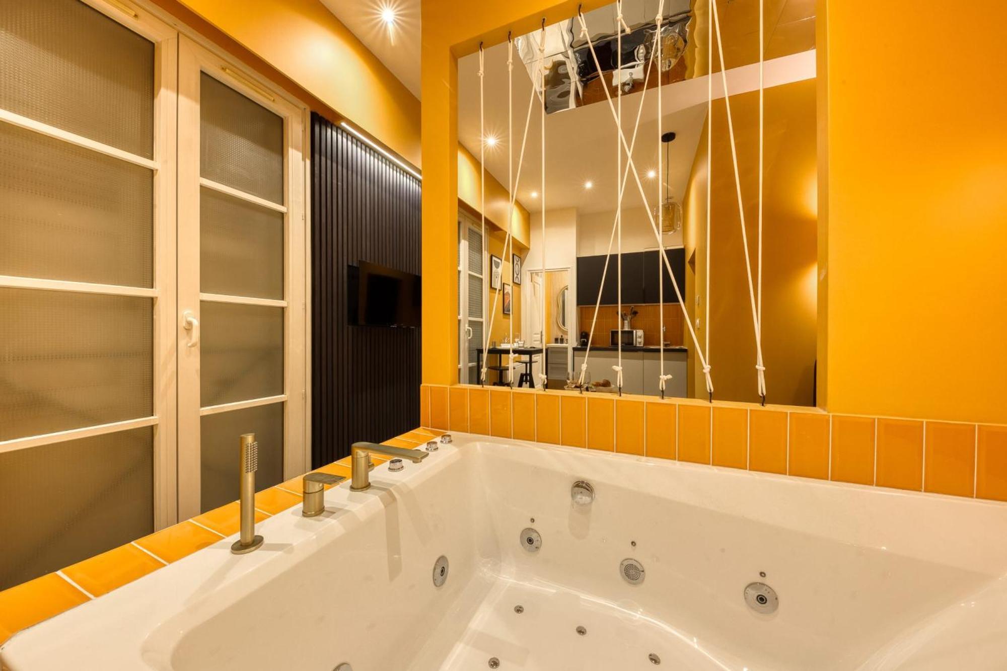 Deluxe Spa Suite Caramel Sweetness Мелюн Екстериор снимка