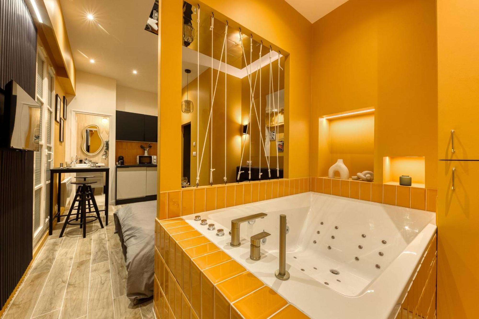Deluxe Spa Suite Caramel Sweetness Мелюн Екстериор снимка
