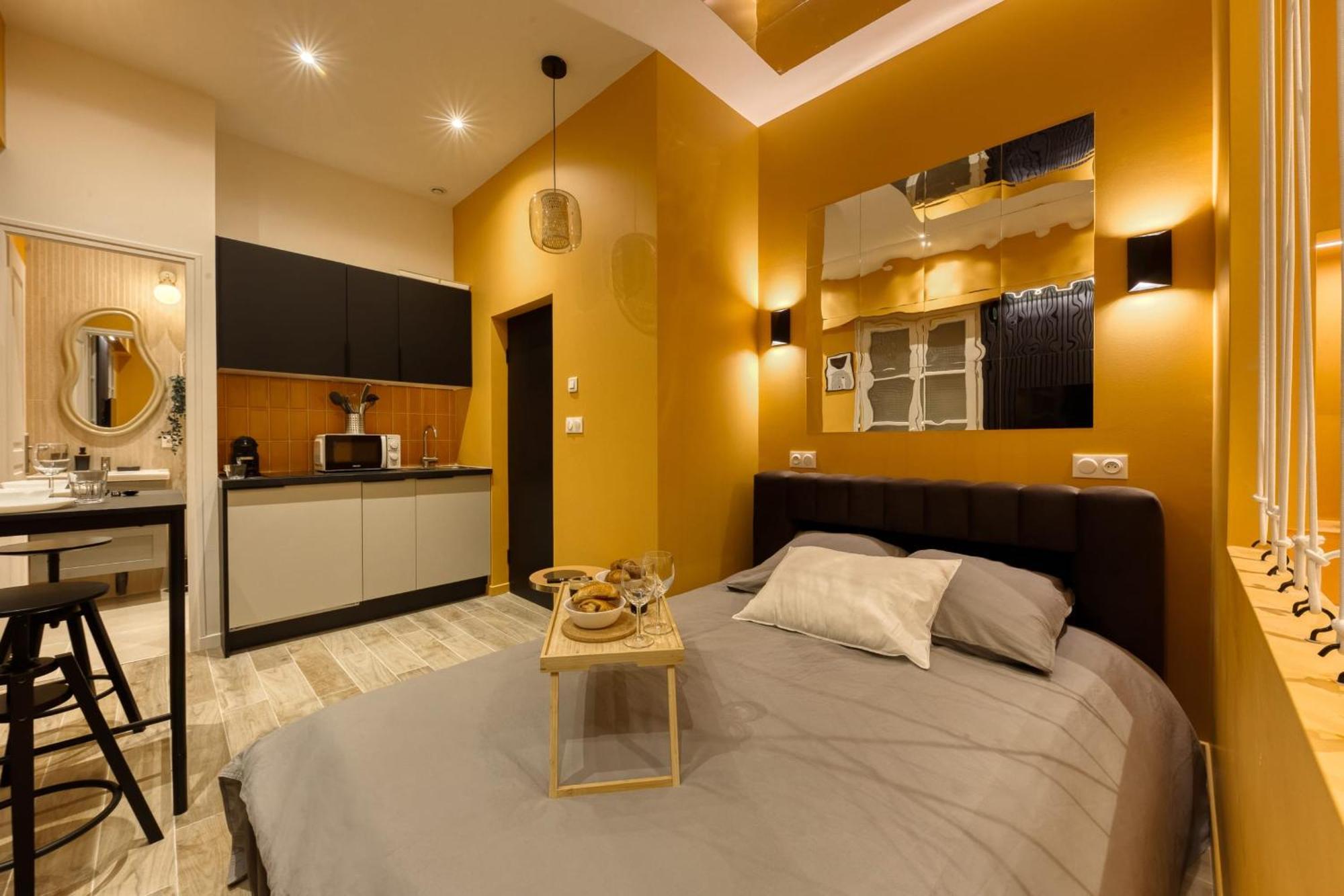 Deluxe Spa Suite Caramel Sweetness Мелюн Екстериор снимка